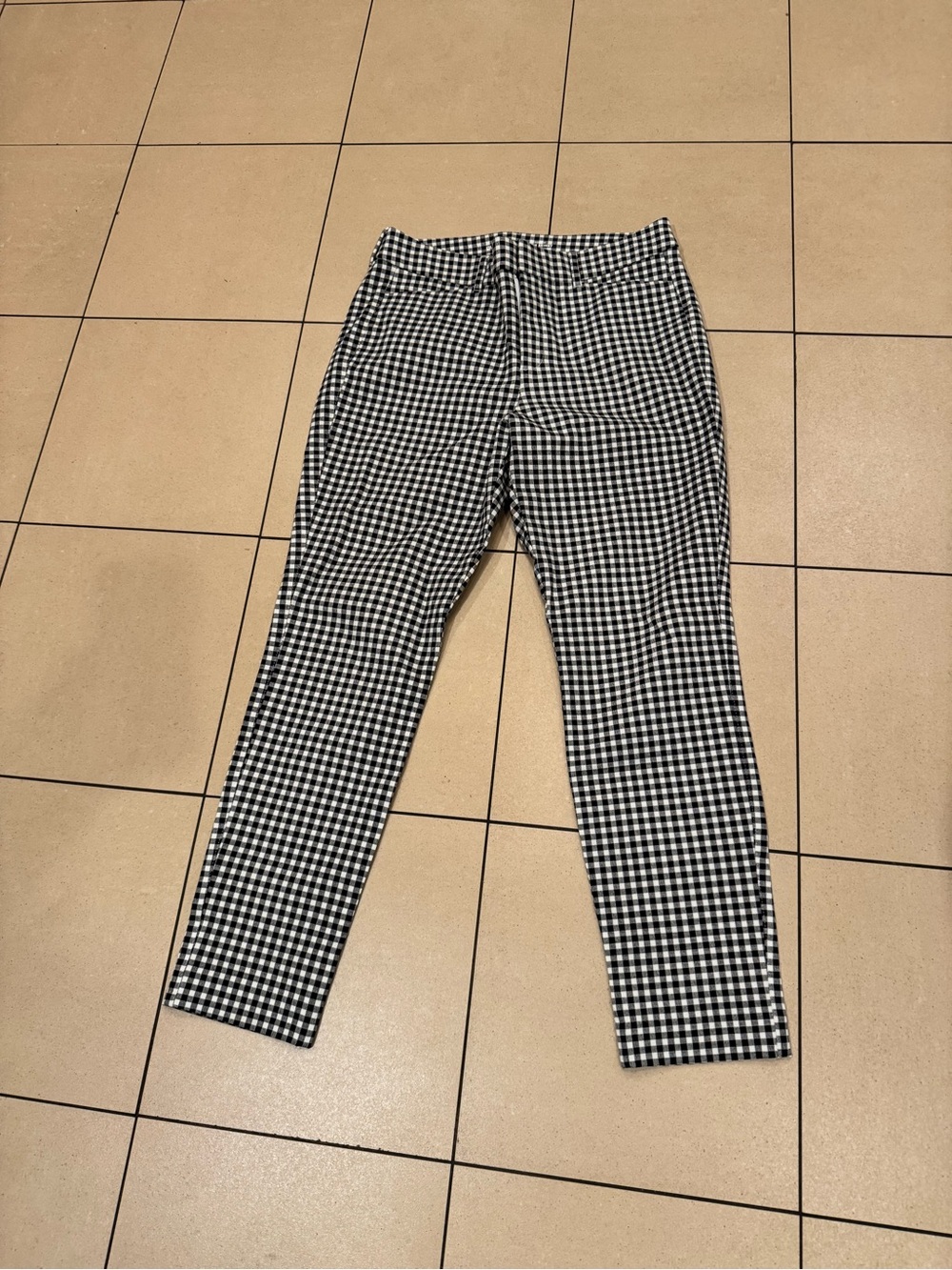 Old Navy Women’s Black & White Gingham Skinny Pixie